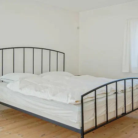 8 Person Holiday In Stermarie *